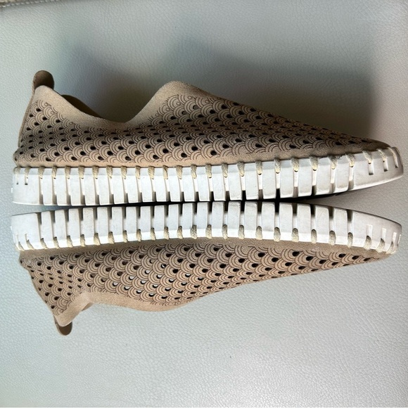 Ilse Jacobsen Tan Tulip Scallop Pattern Laser-Cut Slip-on Loafer Size 39 EU/9 US - Picture 3 of 11